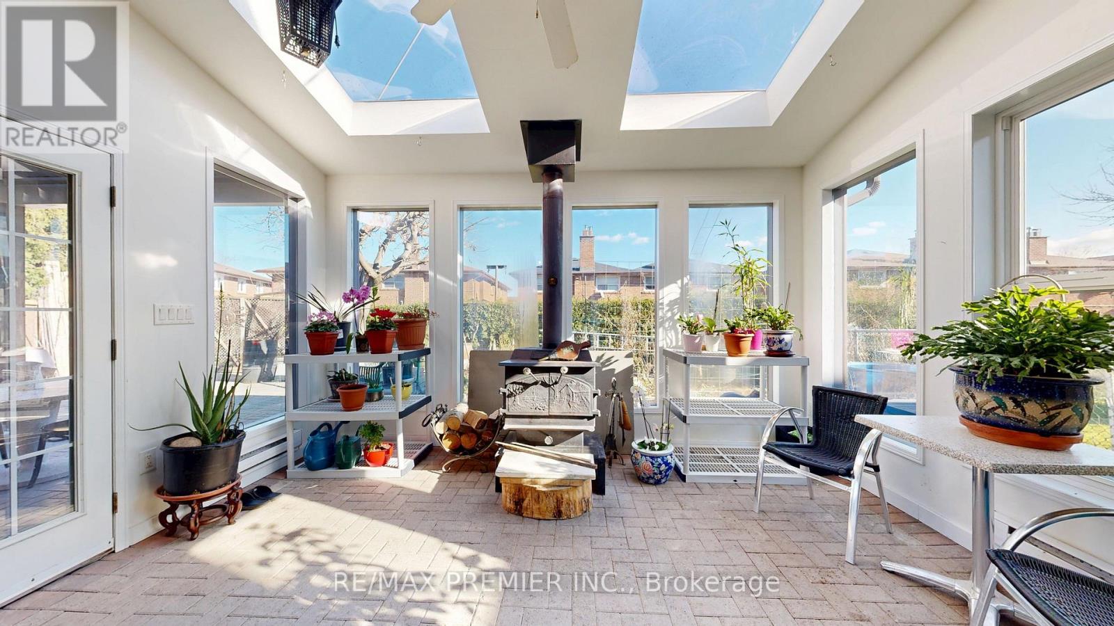 87 Aviemore Drive, Toronto, Ontario  M9L 2L9 - Photo 7 - W12570982