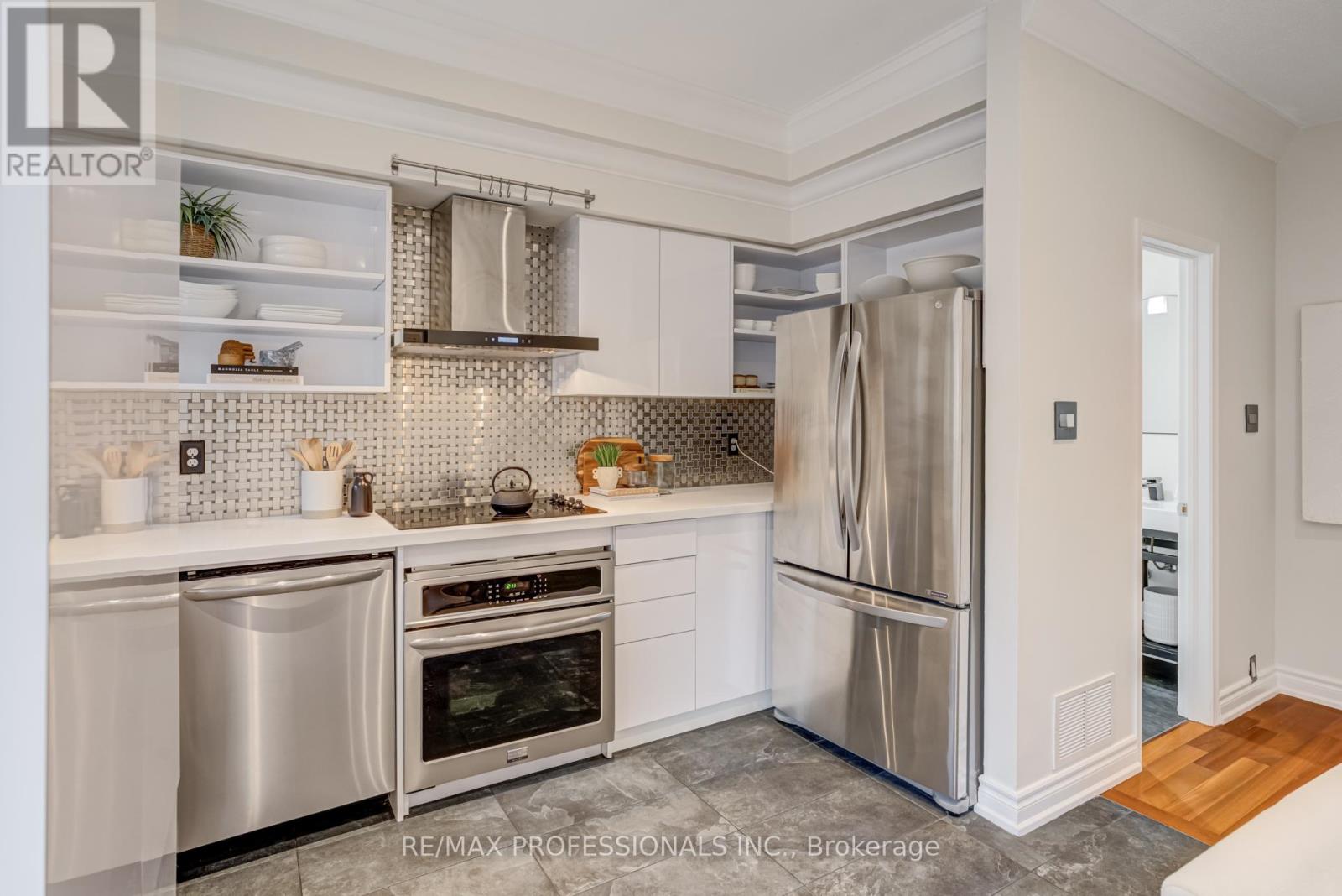 105 Harbourview Crescent, Toronto, Ontario  M8V 4A9 - Photo 11 - W12571020