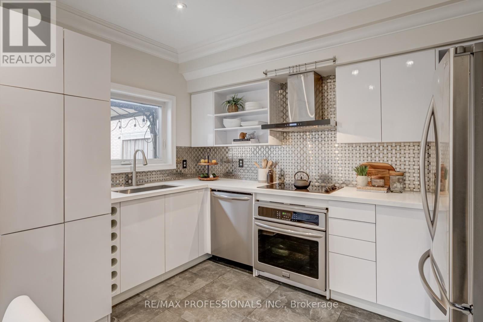 105 Harbourview Crescent, Toronto, Ontario  M8V 4A9 - Photo 12 - W12571020