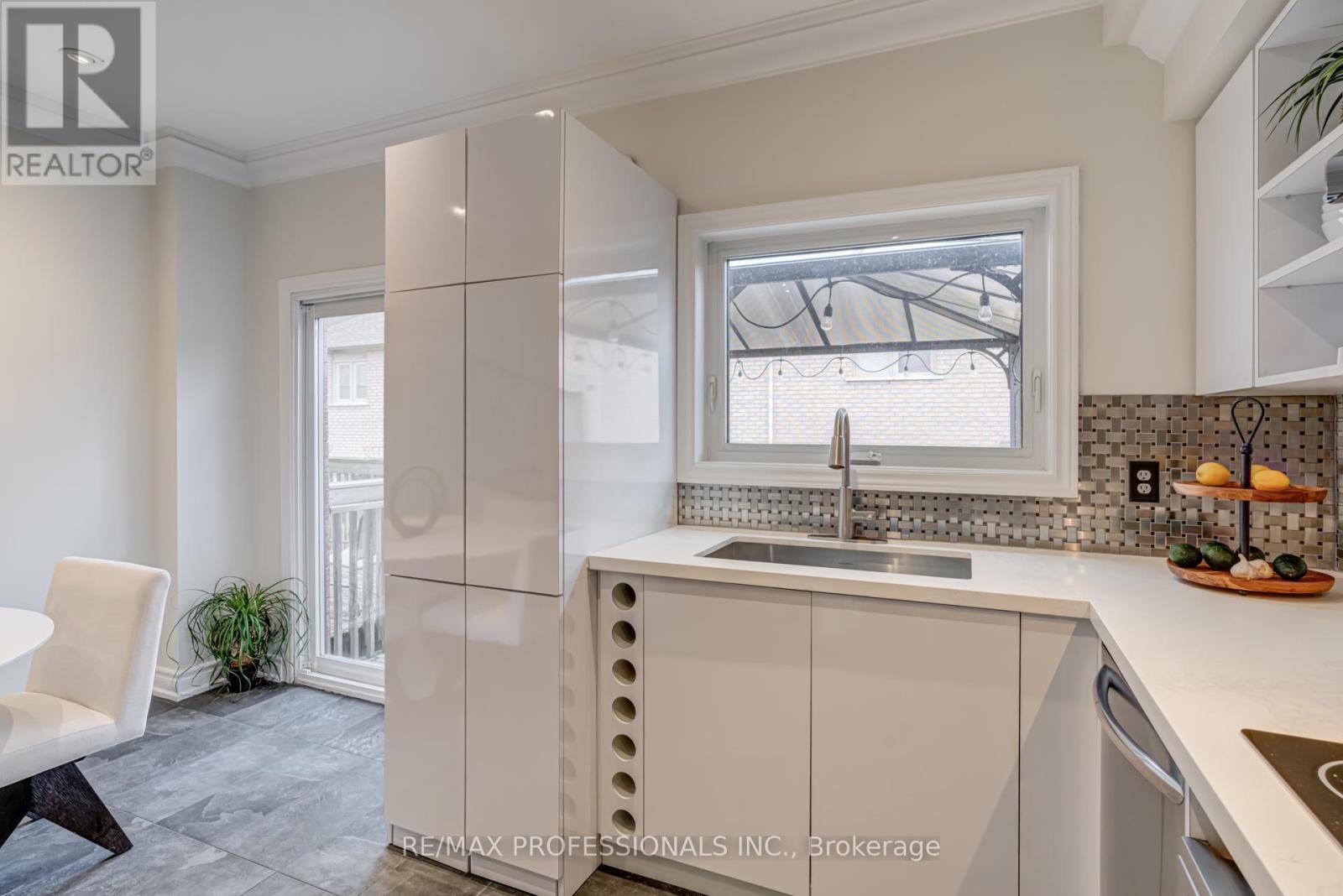 105 Harbourview Crescent, Toronto, Ontario  M8V 4A9 - Photo 13 - W12571020