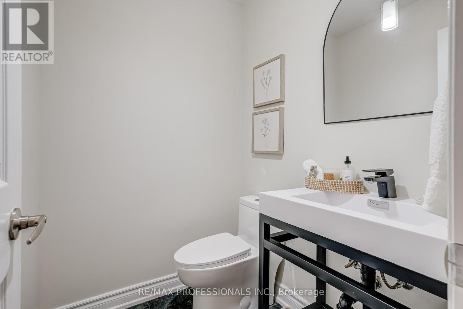 105 Harbourview Crescent, Toronto, Ontario  M8V 4A9 - Photo 16 - W12571020