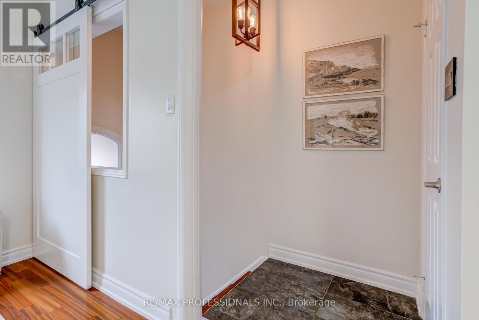 105 Harbourview Crescent, Toronto, Ontario  M8V 4A9 - Photo 3 - W12571020