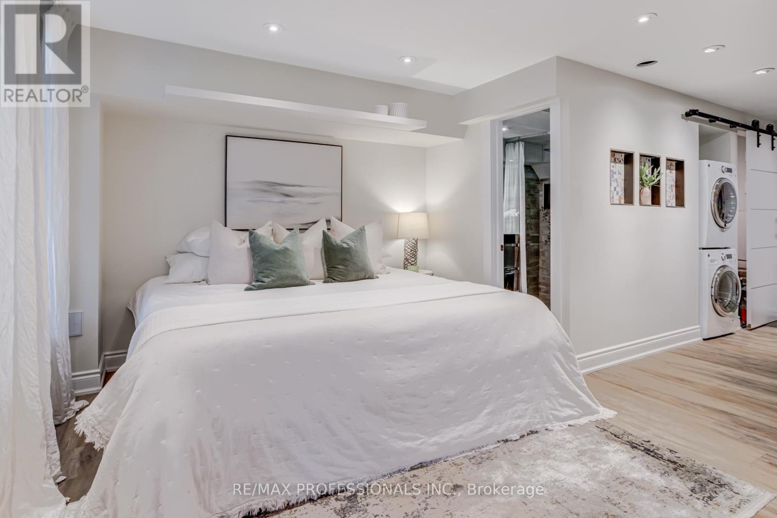 105 Harbourview Crescent, Toronto, Ontario  M8V 4A9 - Photo 32 - W12571020