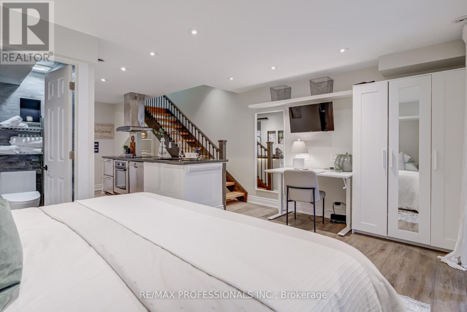 105 Harbourview Crescent, Toronto, Ontario  M8V 4A9 - Photo 33 - W12571020