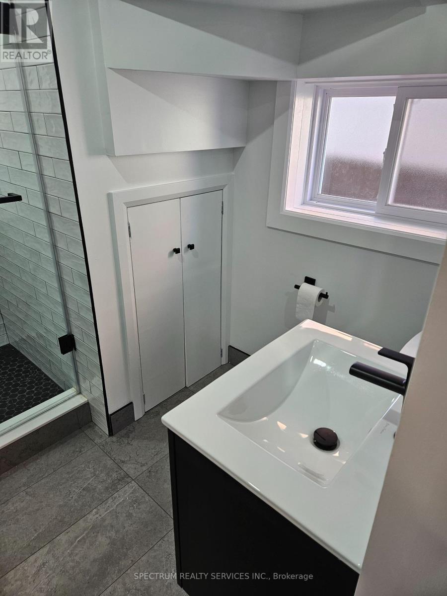 2 - 49 Gotham Court, Toronto, Ontario  M6M 2N9 - Photo 15 - W12571086