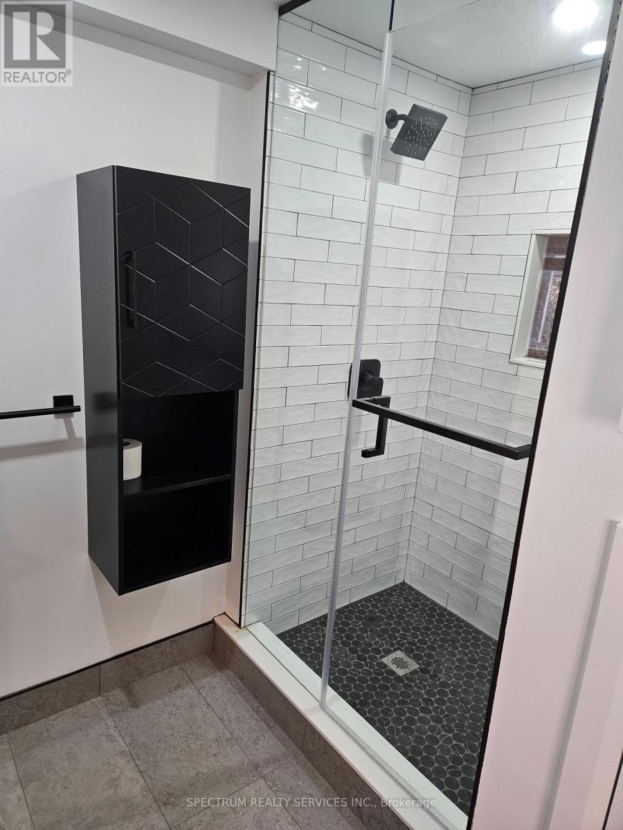 2 - 49 Gotham Court, Toronto, Ontario  M6M 2N9 - Photo 16 - W12571086