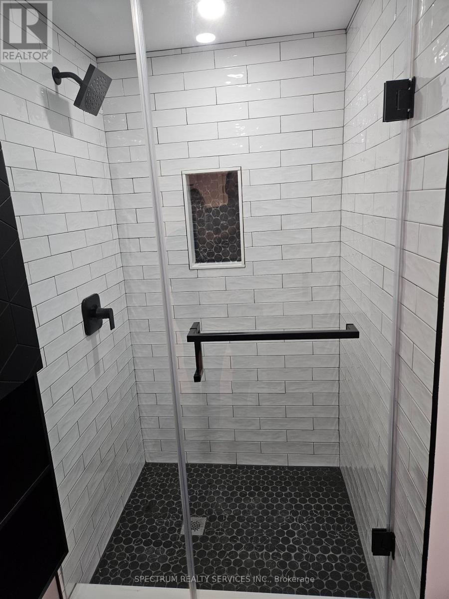 2 - 49 Gotham Court, Toronto, Ontario  M6M 2N9 - Photo 17 - W12571086