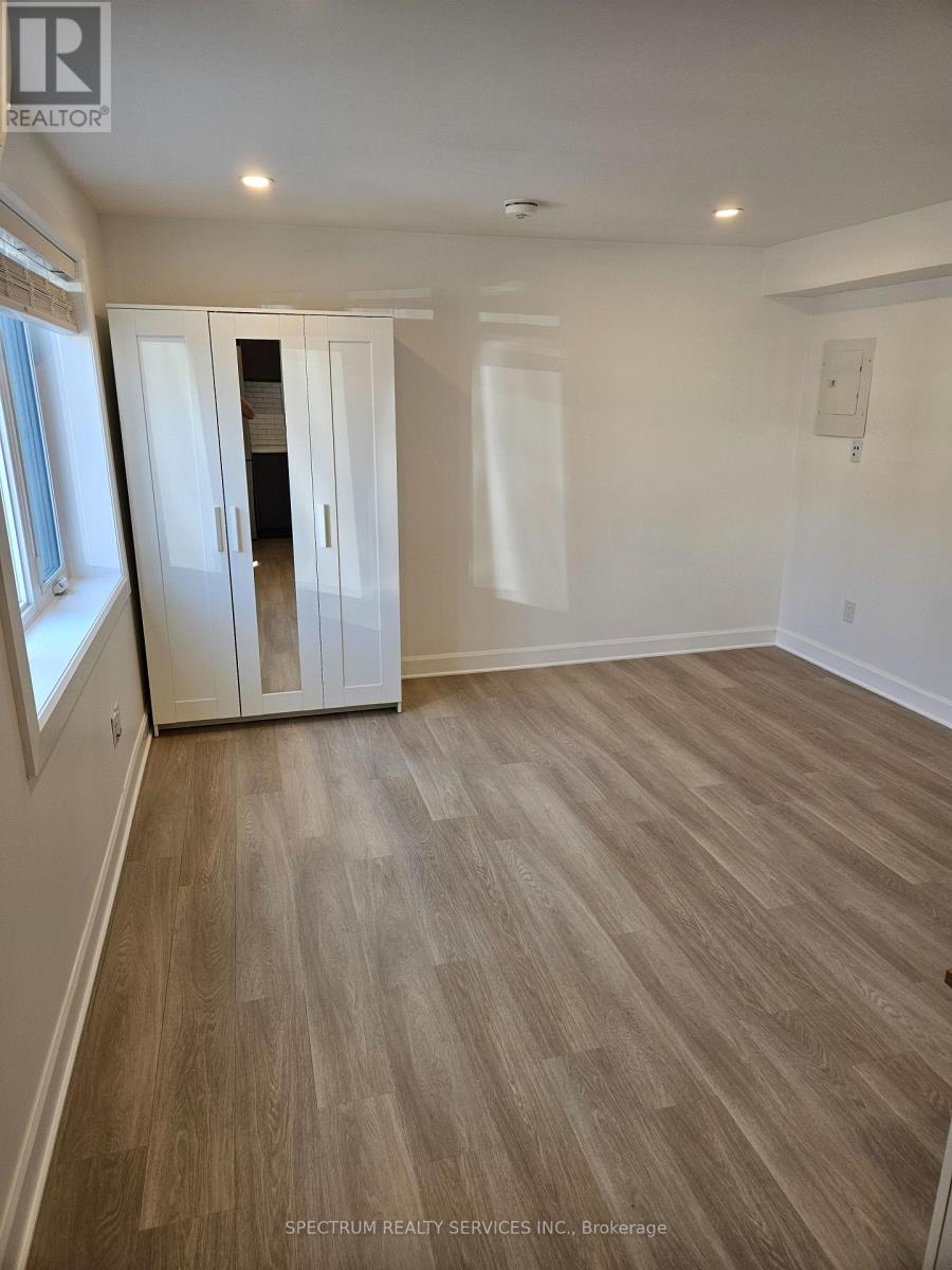 2 - 49 Gotham Court, Toronto, Ontario  M6M 2N9 - Photo 4 - W12571086