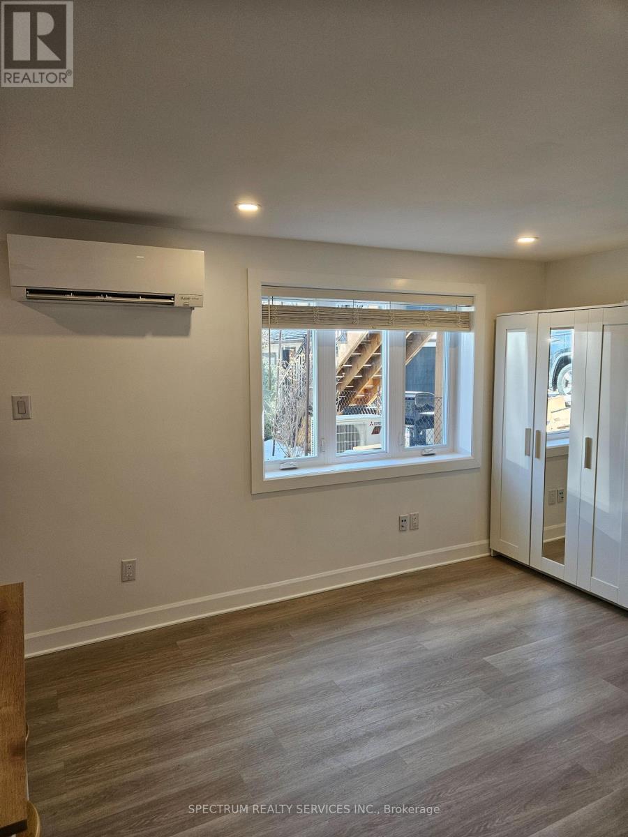 2 - 49 Gotham Court, Toronto, Ontario  M6M 2N9 - Photo 6 - W12571086