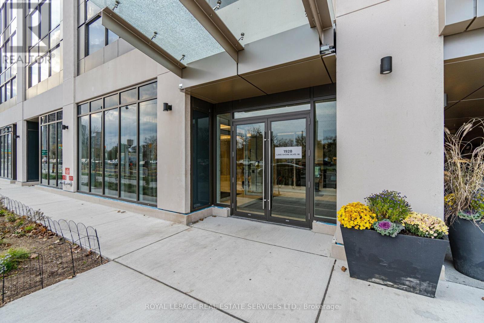 4101 - 1928 Lake Shore Boulevard W, Toronto, Ontario  M6S 0B1 - Photo 2 - W12571122