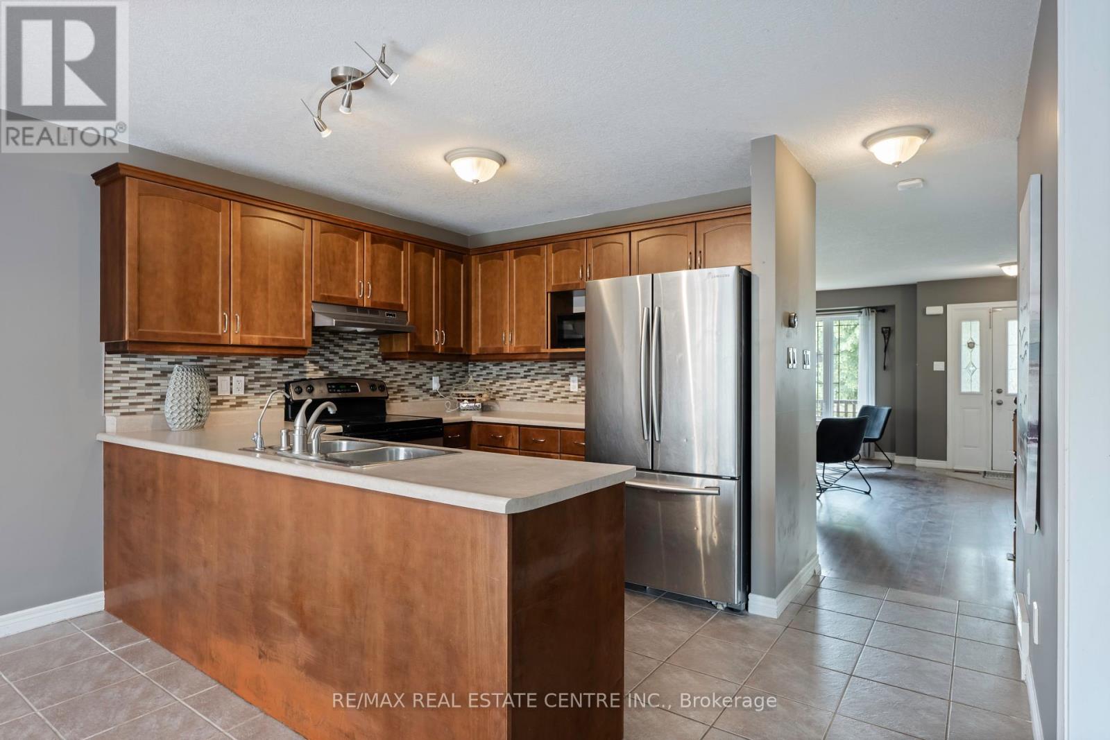 6 Maude Court, Orangeville, Ontario  L9W 0A3 - Photo 6 - W12571152