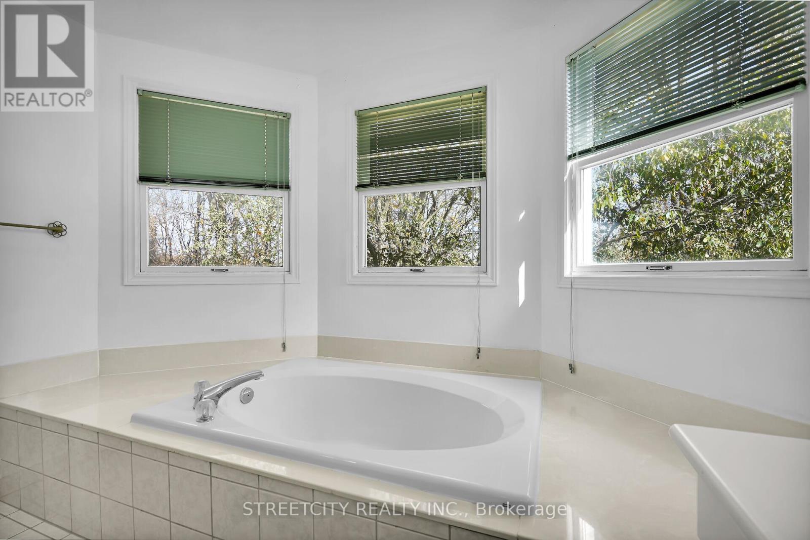 713 Guildwood Boulevard, London North, Ontario  N6H 5G2 - Photo 28 - X12571244