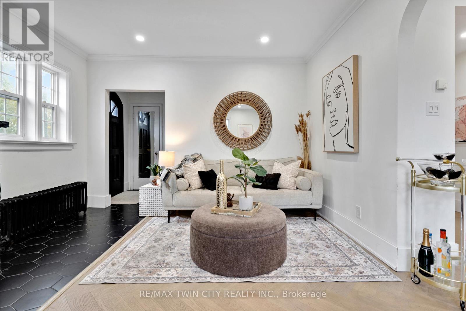 360 Luella Street, Kitchener, Ontario  N2H 2J4 - Photo 13 - X12571028