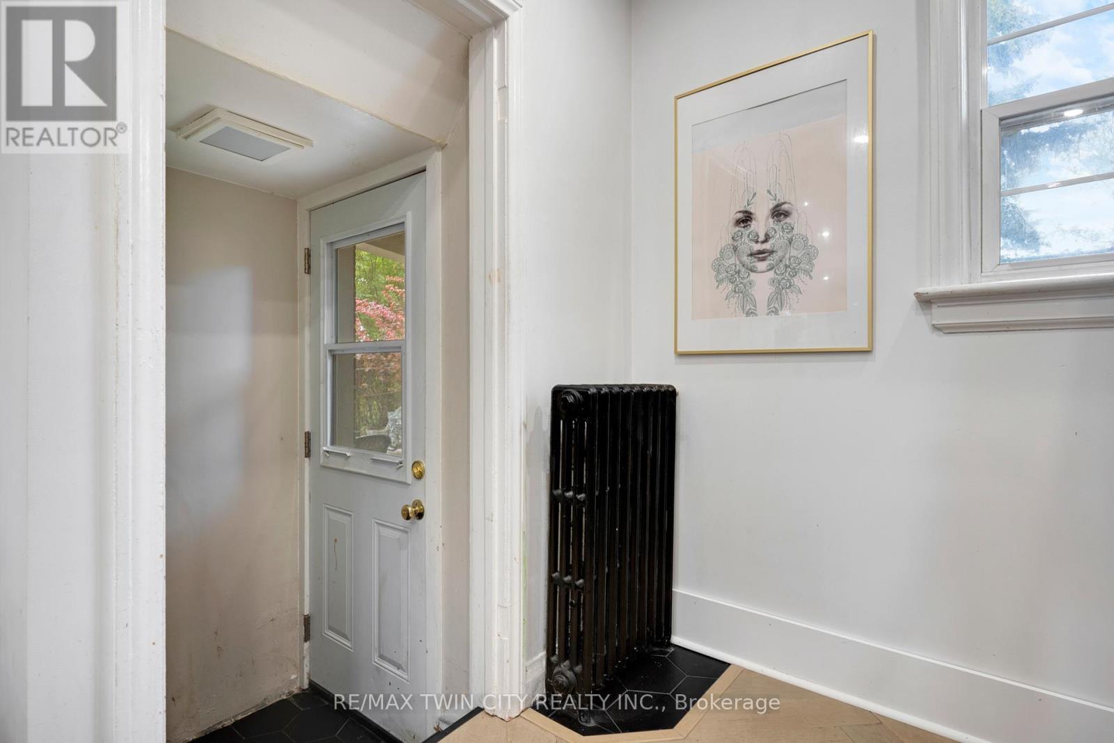 360 Luella Street, Kitchener, Ontario  N2H 2J4 - Photo 25 - X12571028