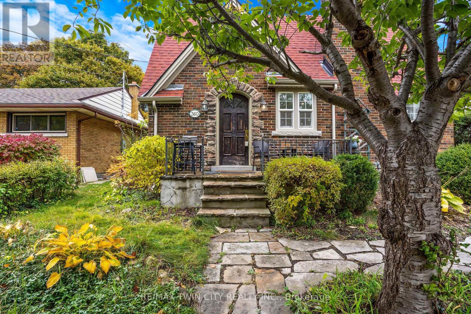 360 Luella Street, Kitchener, Ontario  N2H 2J4 - Photo 4 - X12571028