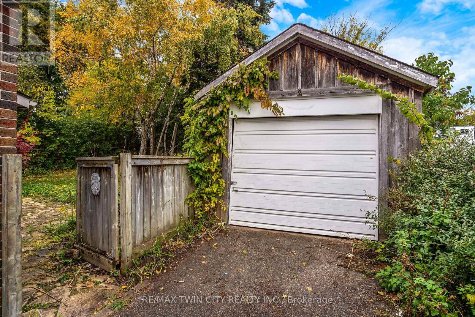 360 Luella Street, Kitchener, Ontario  N2H 2J4 - Photo 50 - X12571028