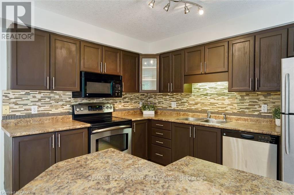 P87 - 175 David Bergey Drive, Kitchener, Ontario  N2E 4H8 - Photo 10 - X12571092