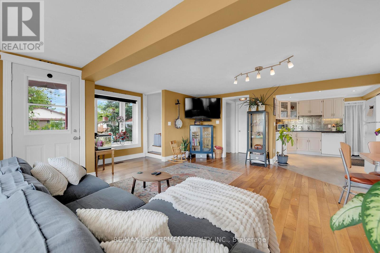 805 Broad Street E, Haldimand, Ontario  N1A 1H4 - Photo 12 - X12571130