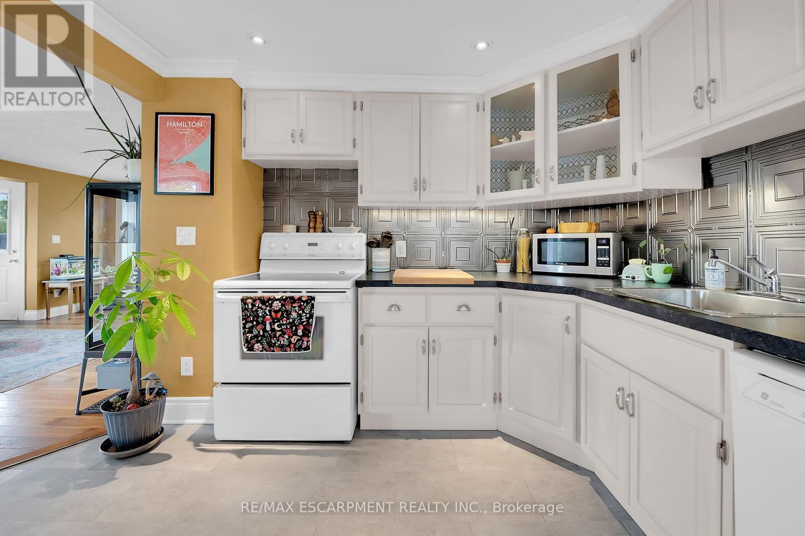 805 Broad Street E, Haldimand, Ontario  N1A 1H4 - Photo 16 - X12571130