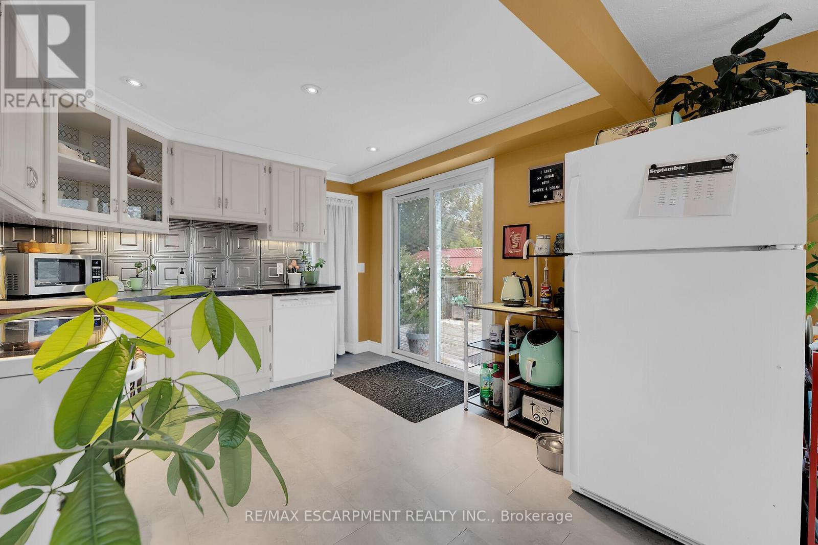 805 Broad Street E, Haldimand, Ontario  N1A 1H4 - Photo 17 - X12571130