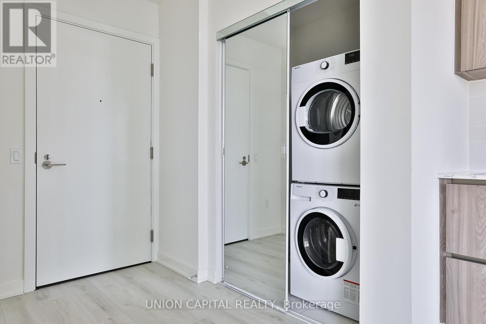 1608 - 110 Broadway Avenue, Toronto, Ontario  M4P 1V7 - Photo 3 - C12549500