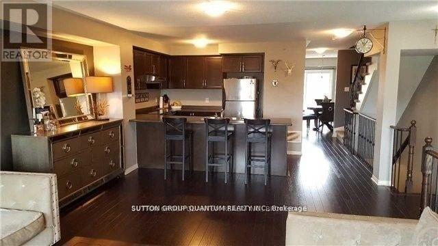 8 - 5725 Tenth Line, Mississauga, Ontario L5M 0P7 - Photo 4 - W12562118