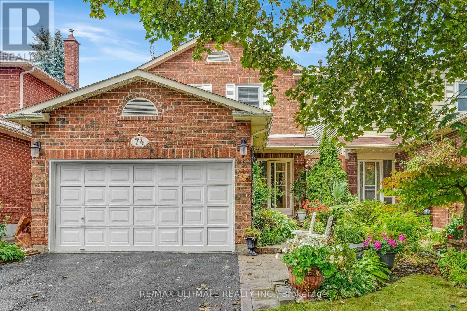 74 ROBINSON CRESCENT, Whitby, Ontario