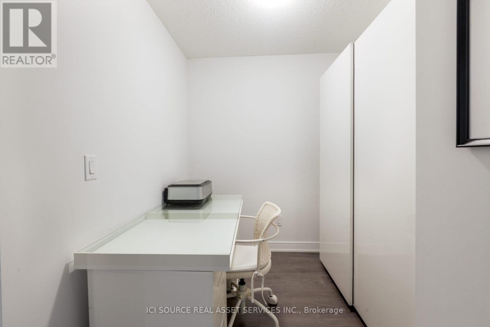 1020 - 525 Adelaide Street W, Toronto, Ontario  M5V 0N7 - Photo 11 - C12461712
