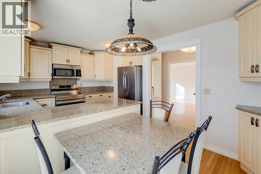 203 Edgeland Road Nw, Calgary, Alberta  T3A 2Y3 - Photo 10 - A2270924