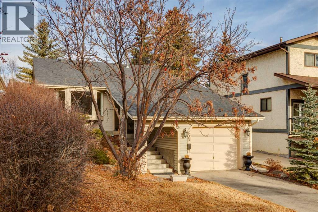 203 Edgeland Road Nw, Calgary, Alberta  T3A 2Y3 - Photo 1 - A2270924
