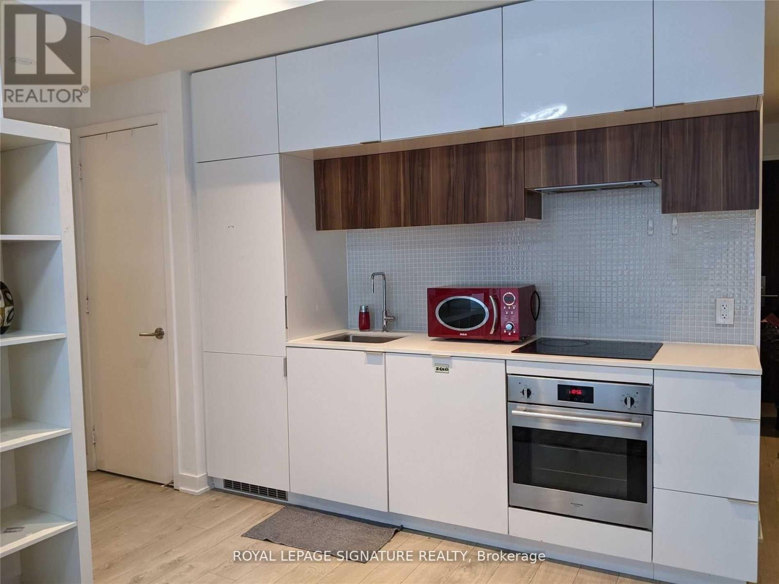 201 - 185 ROEHAMPTON AVENUE, Toronto, Ontario