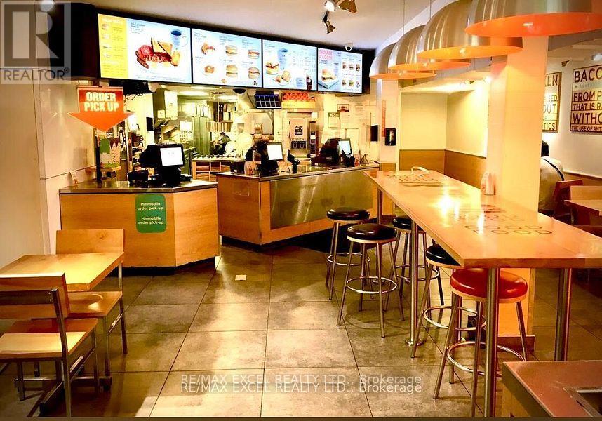 500 Bloor Street W, Toronto, Ontario  M5S 1Y3 - Photo 3 - C12571206