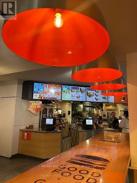 500 Bloor Street W, Toronto, Ontario  M5S 1Y3 - Photo 4 - C12571206