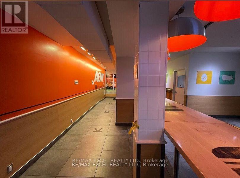 500 Bloor Street W, Toronto, Ontario  M5S 1Y3 - Photo 5 - C12571206