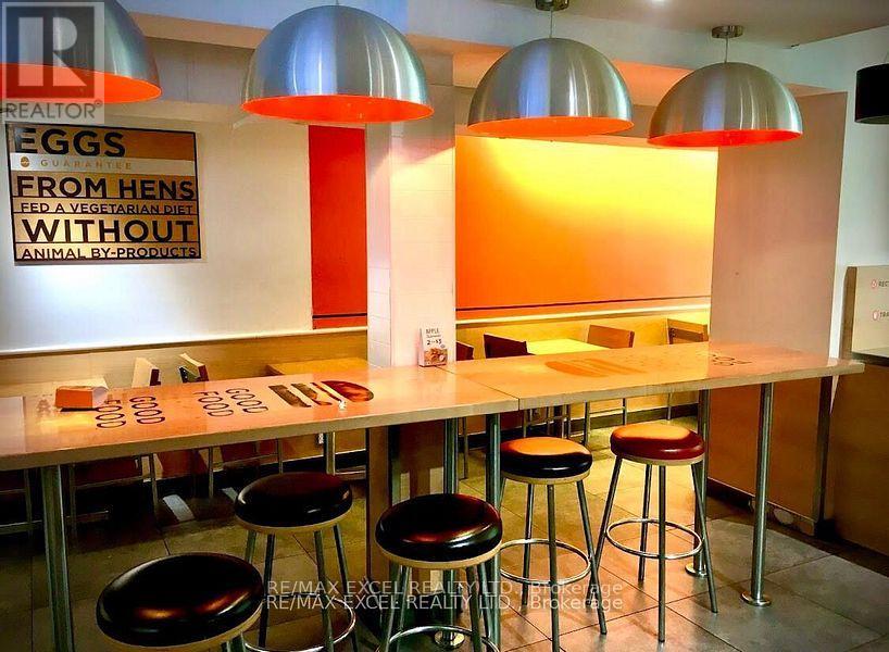 500 Bloor Street W, Toronto, Ontario  M5S 1Y3 - Photo 6 - C12571206