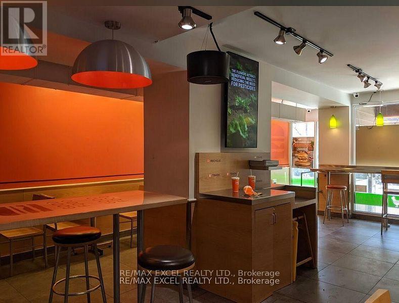 500 Bloor Street W, Toronto, Ontario  M5S 1Y3 - Photo 7 - C12571206