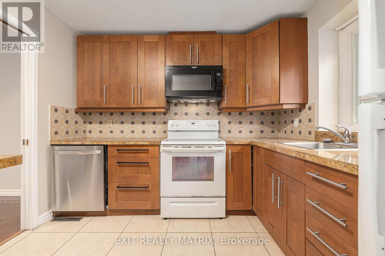 23 Pickford Drive, Ottawa, Ontario  K2L 2C1 - Photo 12 - X12571340