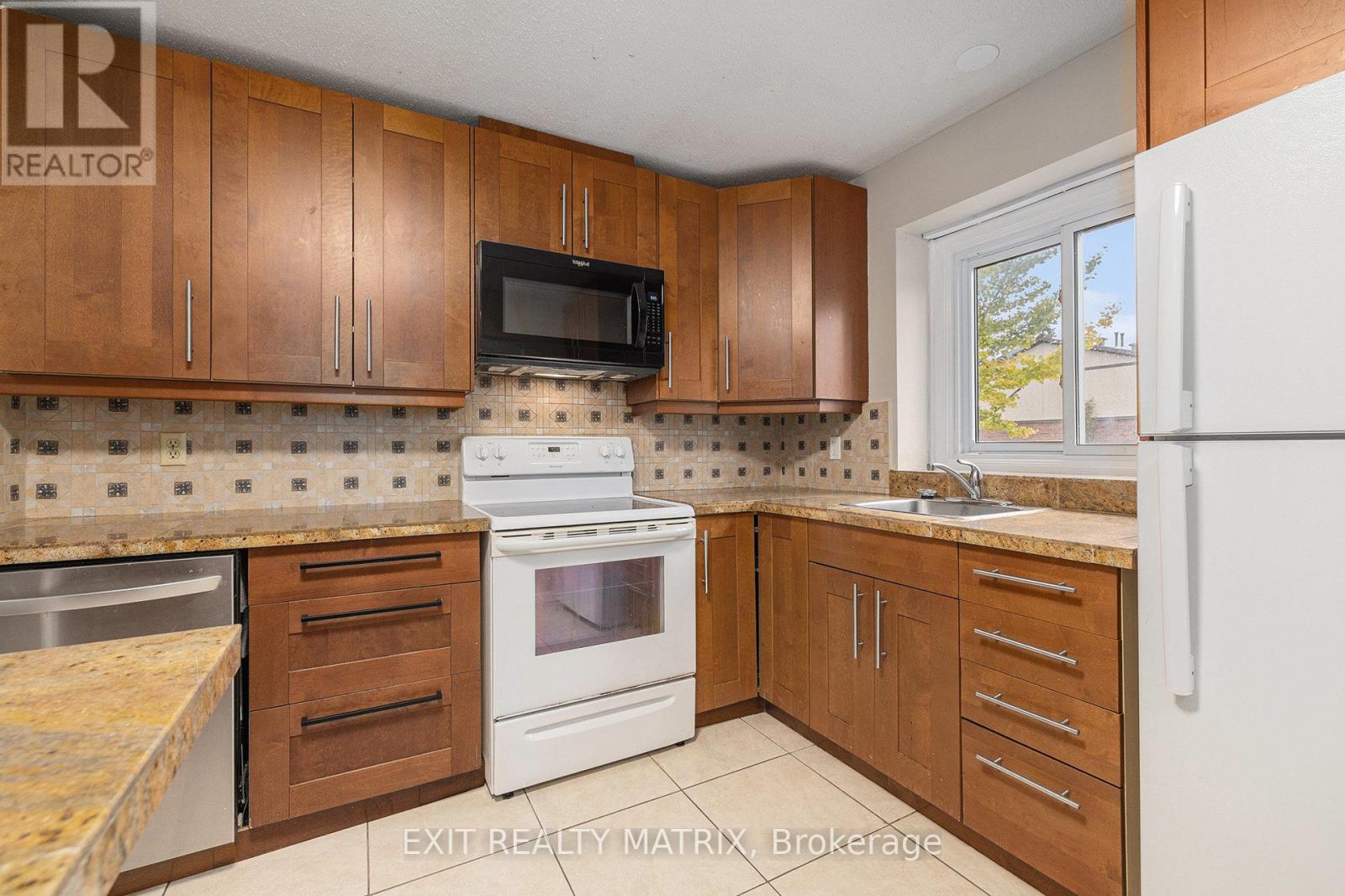 23 Pickford Drive, Ottawa, Ontario  K2L 2C1 - Photo 13 - X12571340