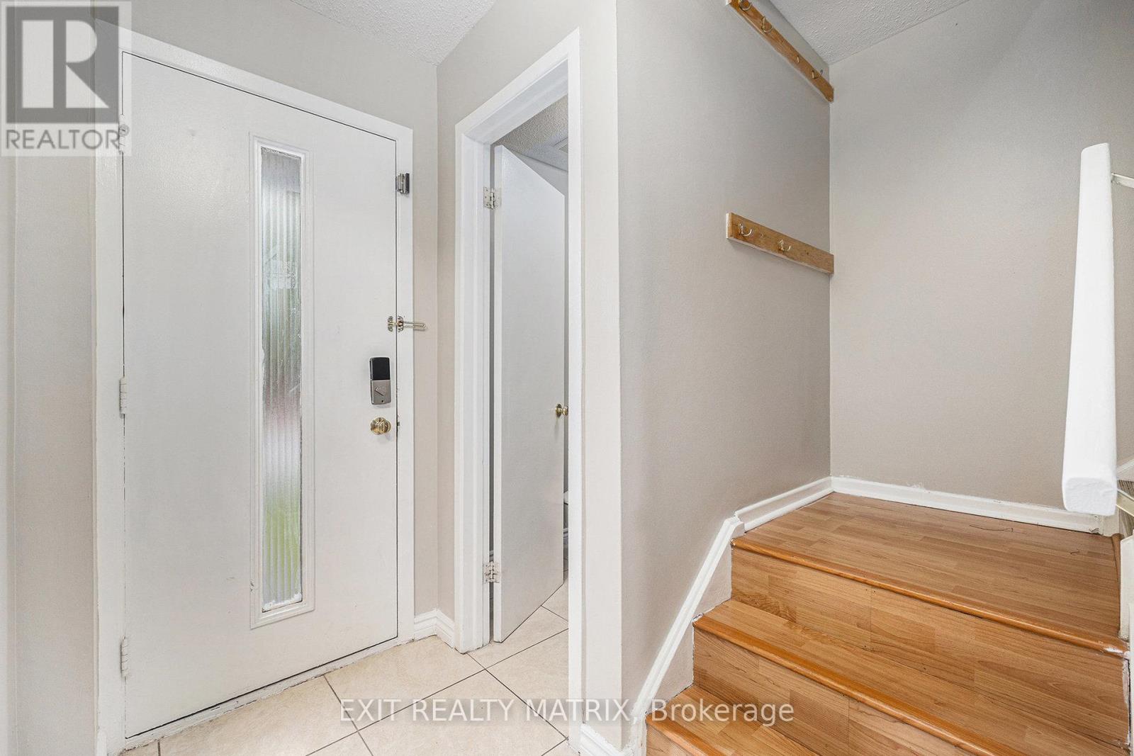 23 Pickford Drive, Ottawa, Ontario  K2L 2C1 - Photo 2 - X12571340