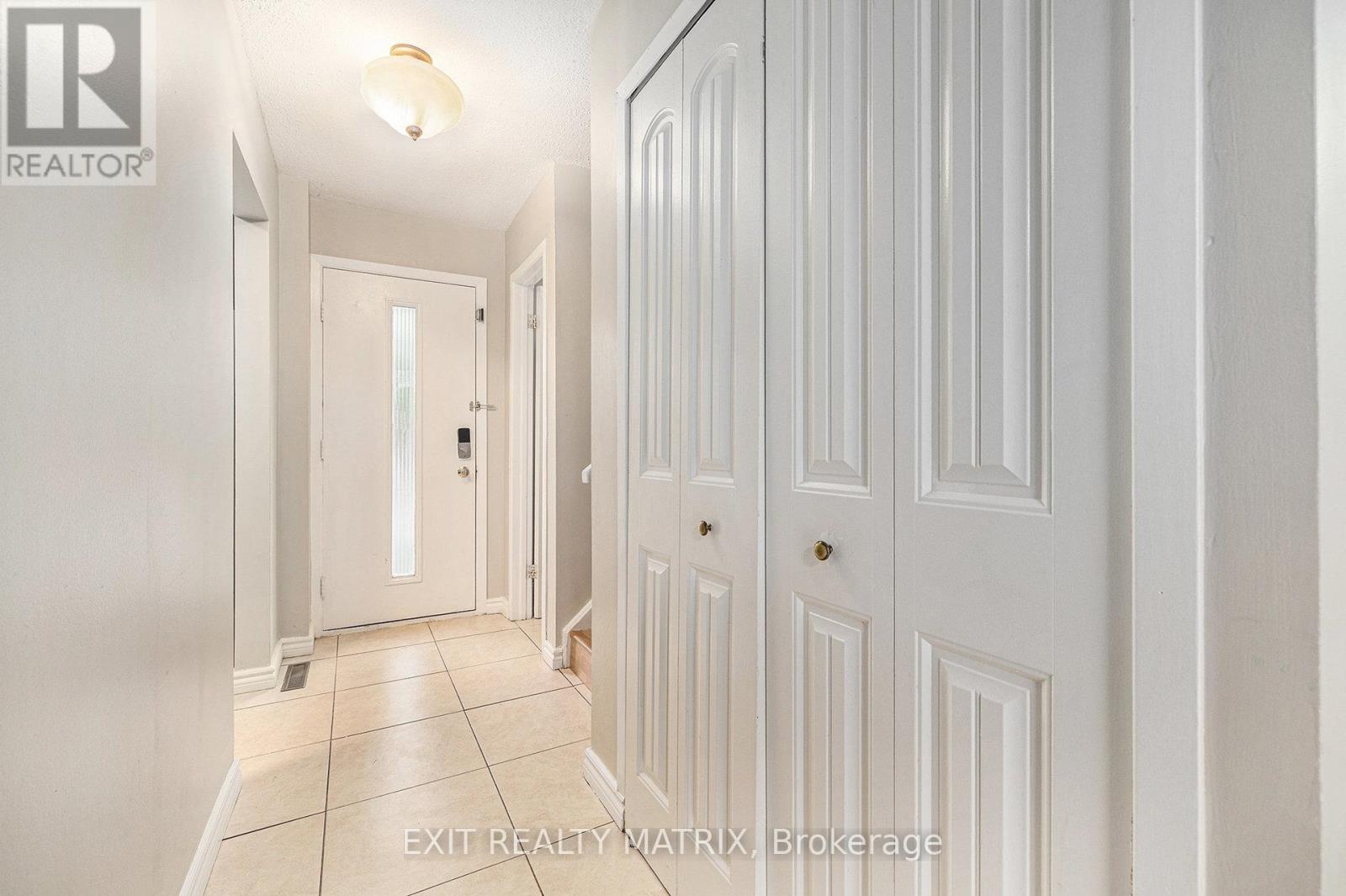 23 Pickford Drive, Ottawa, Ontario  K2L 2C1 - Photo 3 - X12571340