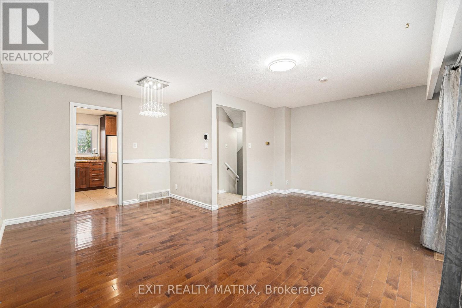 23 Pickford Drive, Ottawa, Ontario  K2L 2C1 - Photo 5 - X12571340