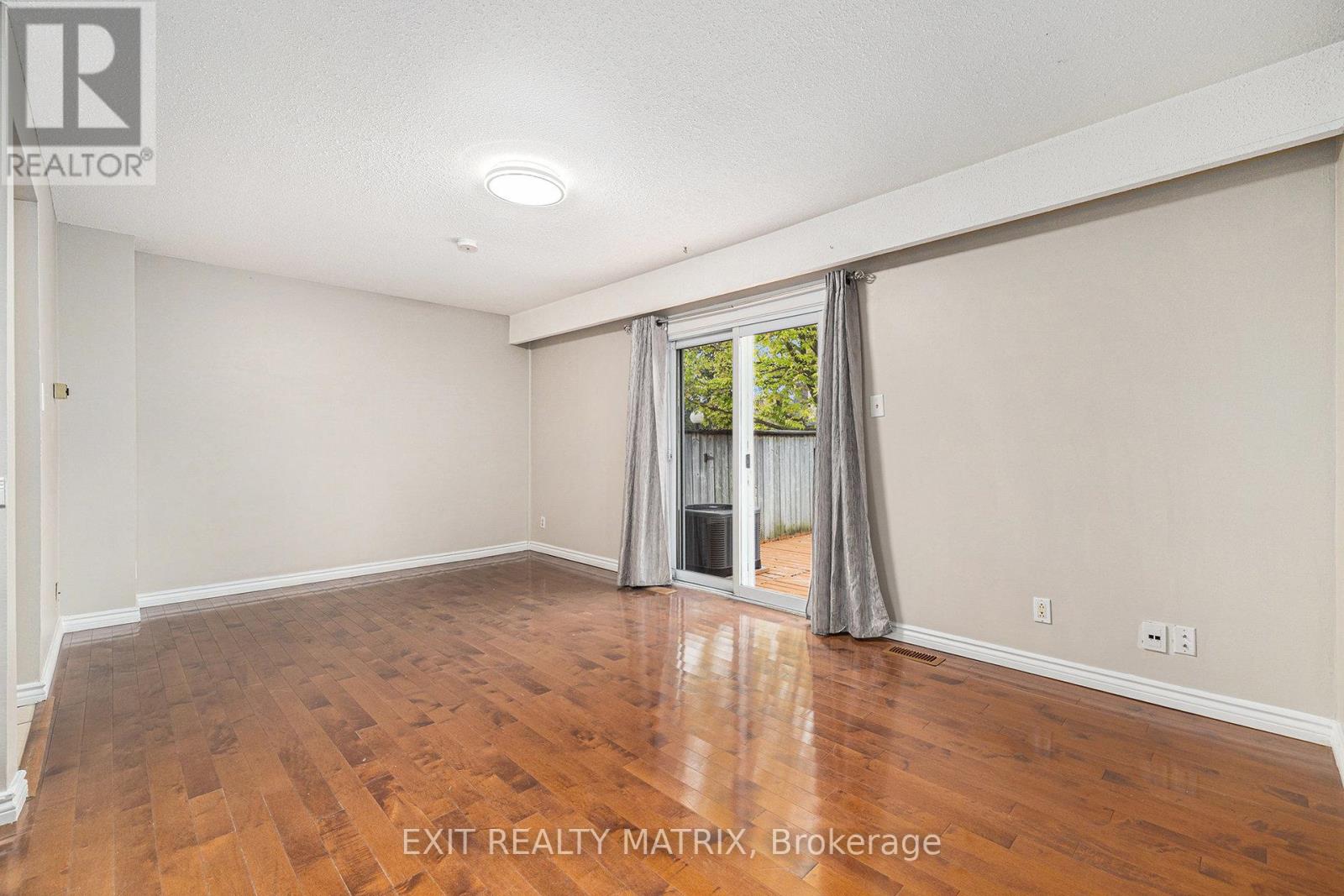 23 Pickford Drive, Ottawa, Ontario  K2L 2C1 - Photo 6 - X12571340