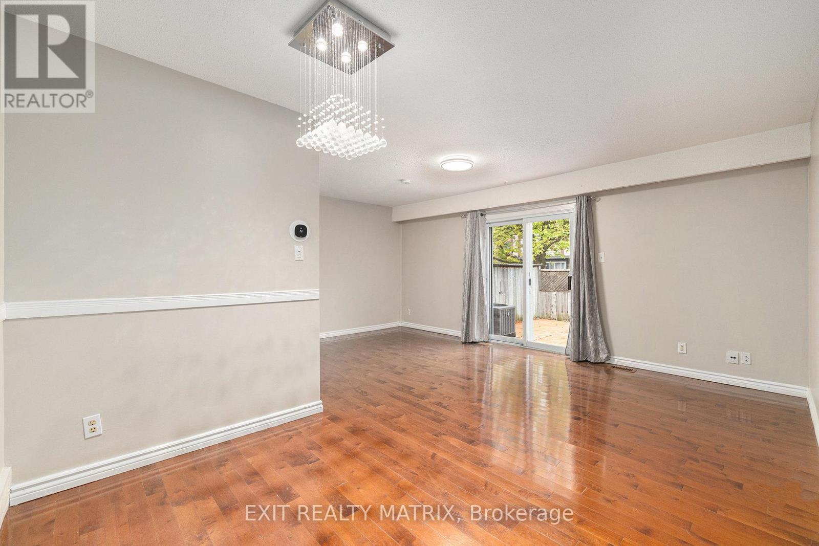 23 Pickford Drive, Ottawa, Ontario  K2L 2C1 - Photo 7 - X12571340