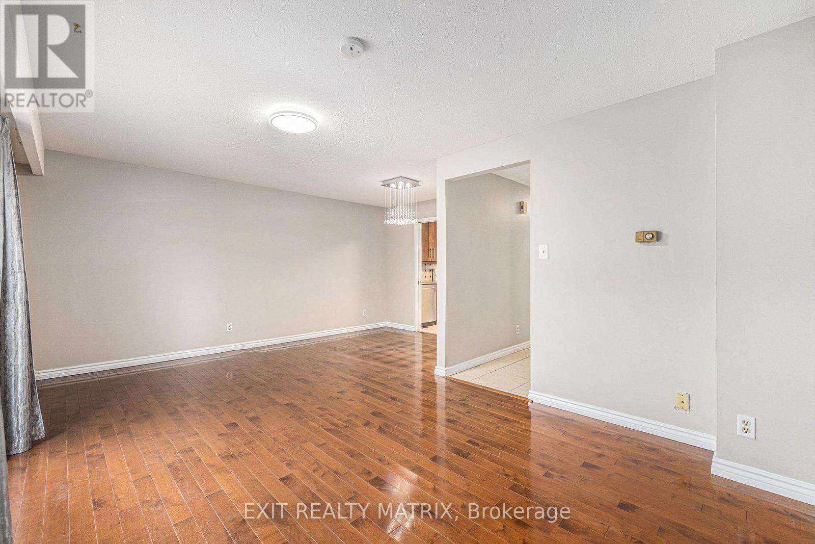 23 Pickford Drive, Ottawa, Ontario  K2L 2C1 - Photo 8 - X12571340