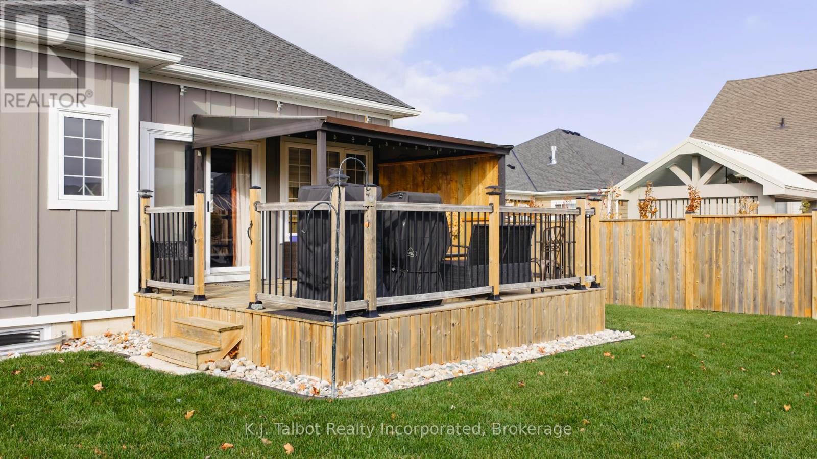 18 Tattersall Lane, Lambton Shores, Ontario  N0M 1T0 - Photo 38 - X12546666