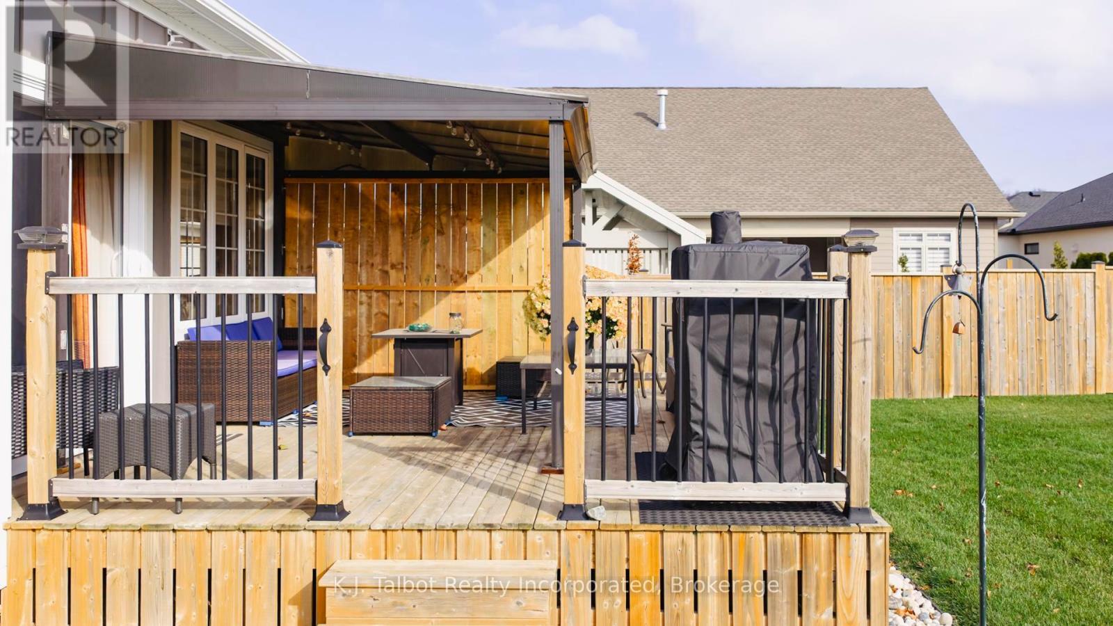 18 Tattersall Lane, Lambton Shores, Ontario  N0M 1T0 - Photo 39 - X12546666