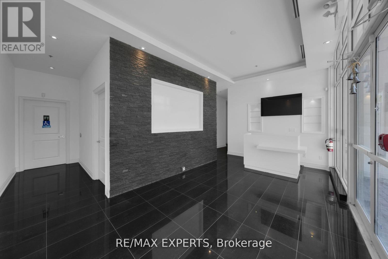 118 - 10211 Keele Street, Vaughan, Ontario  L6A 3Y9 - Photo 4 - N12571214