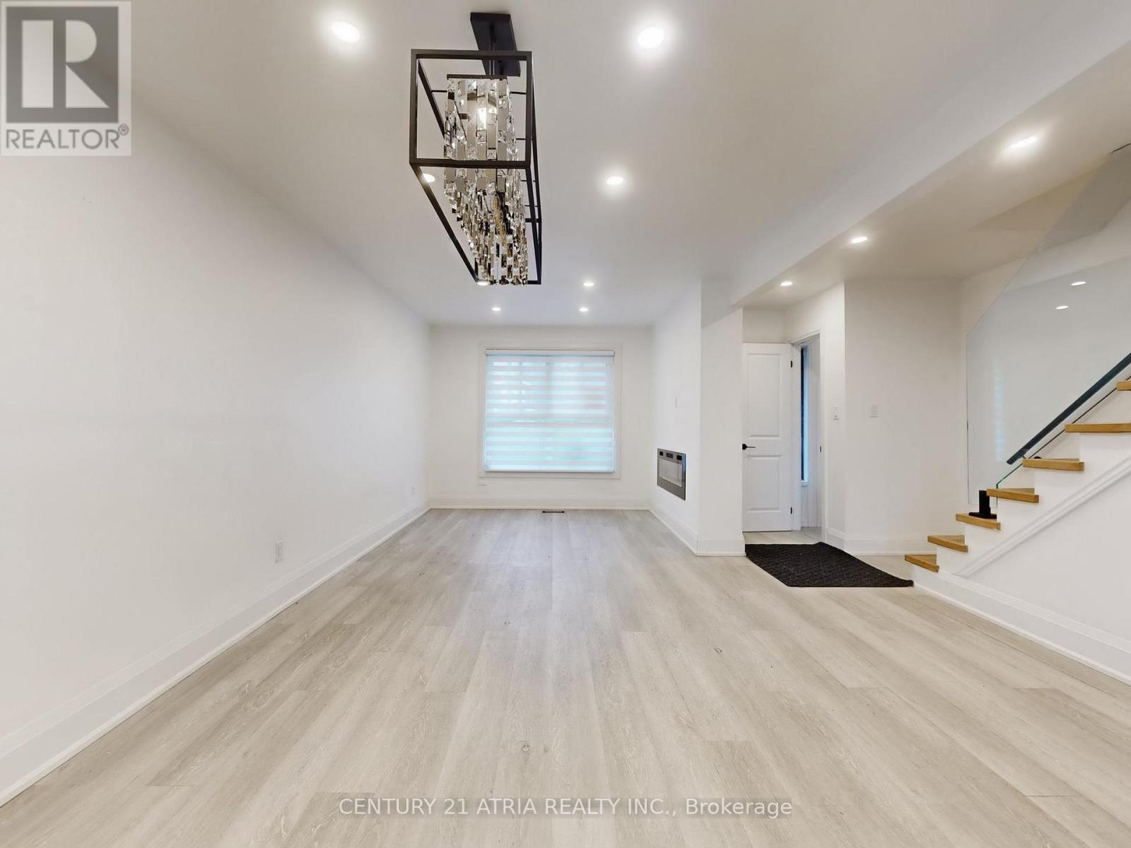 9 - 189 Springhead Gardens, Richmond Hill, Ontario  L4C 5C7 - Photo 4 - N12571272