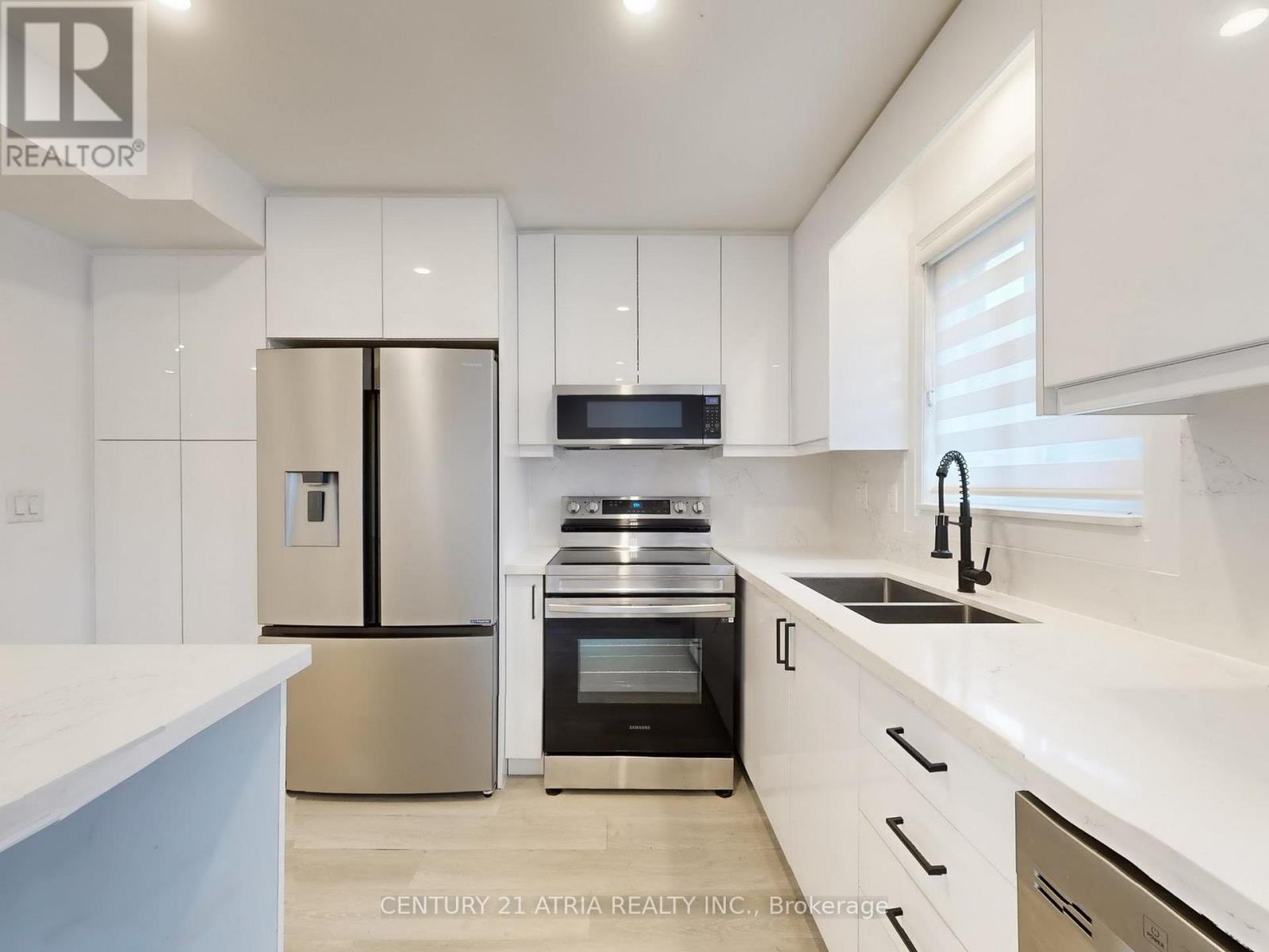 9 - 189 Springhead Gardens, Richmond Hill, Ontario  L4C 5C7 - Photo 8 - N12571272