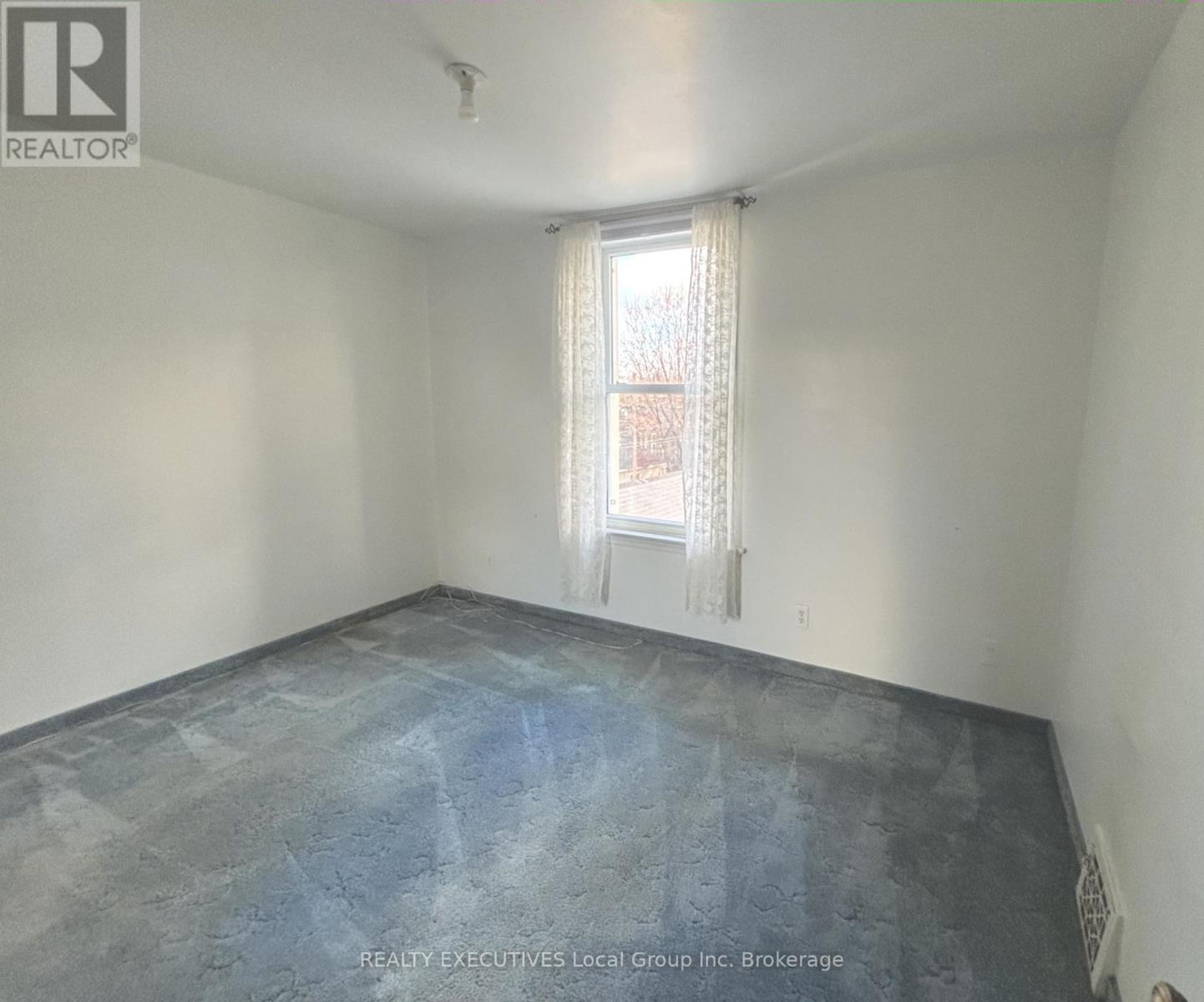 844 Queen Street, North Bay, Ontario  P1A 1T9 - Photo 22 - X12571466